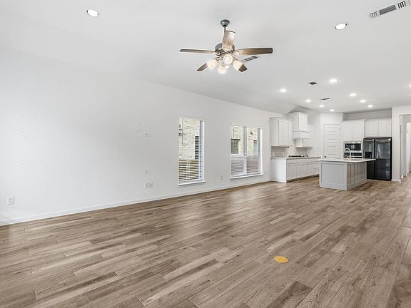 4th image of 701 Tradewinds Way