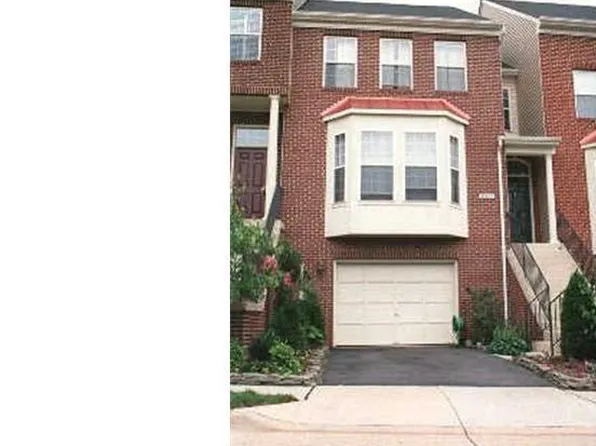 8937 Royal Astor Way, Fairfax, VA 22031