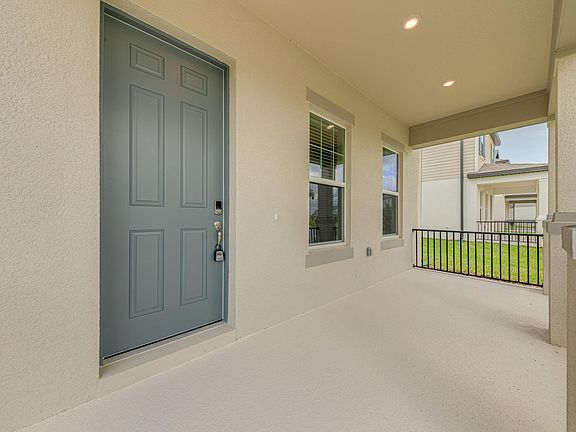4th image of 524 Venetian Palms Blvd