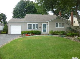 76 W 19th St, Deer Park, NY 11729