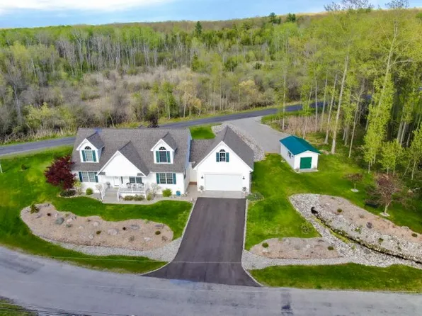 6660 Caledonia Rd, Hubbard Lake, MI 49747