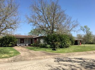 431 Azalea St, Lake Jackson, TX 77566