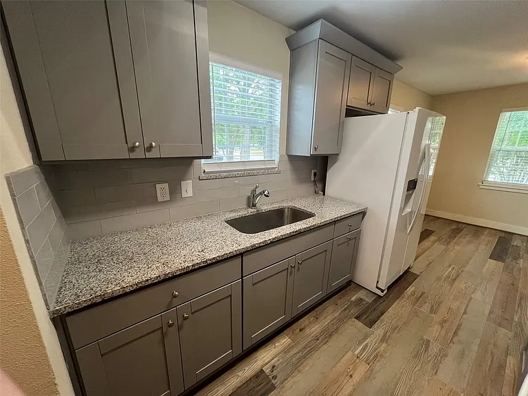 1310 Torres St — Photo 11
