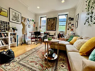 Rented by R New York