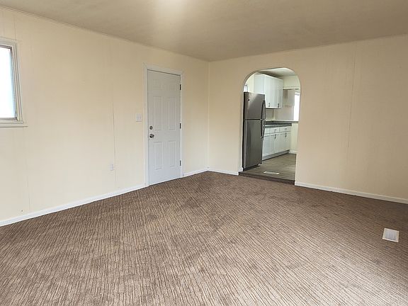 3rd image of 952 Hunter Ave
