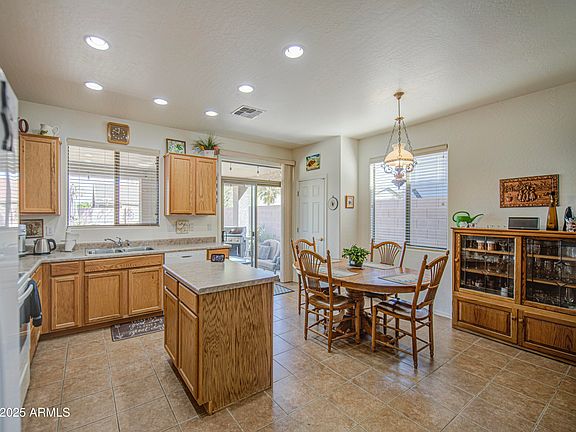 3rd image of 208 E DIAMOND Trail
