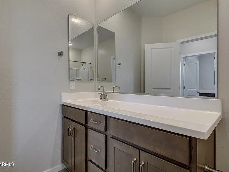 2831 S Central Dr — Photo 28