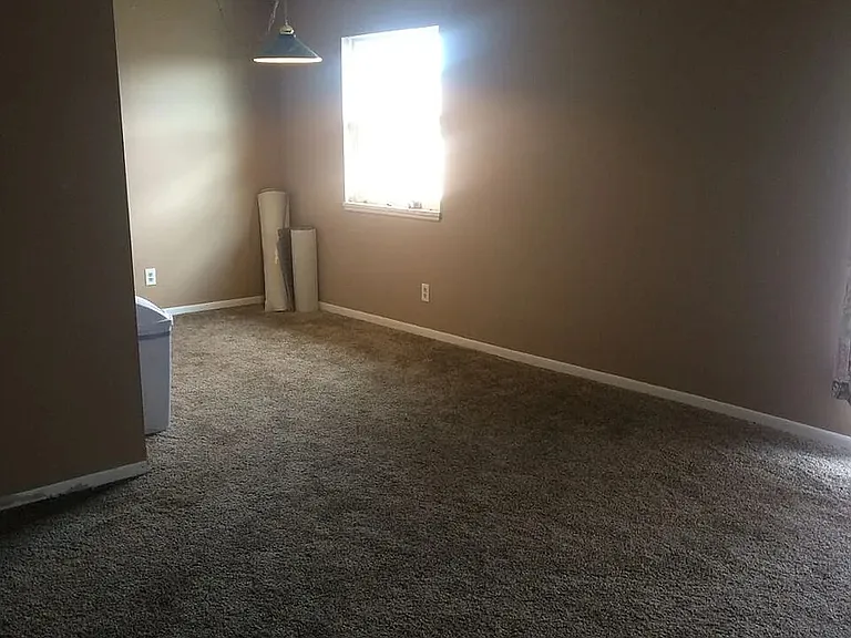 405 21st Avenue Pl — Photo 2