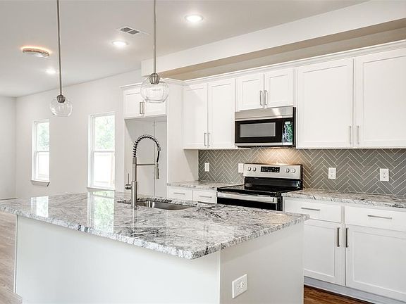 5th image of 2432 Saint Clair Dr