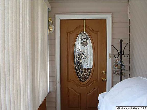 4th image of 11 Norwich Drive