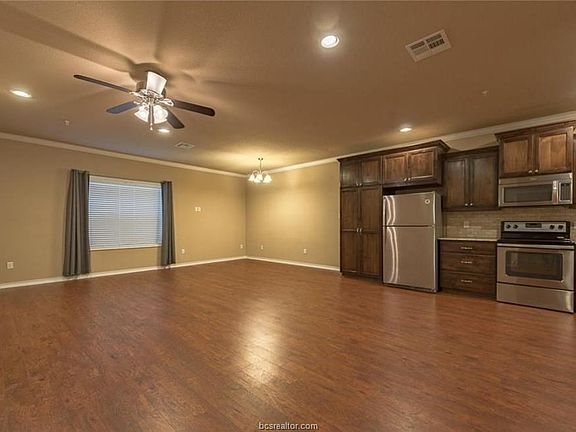 5th image of 307 Boyett St APT B