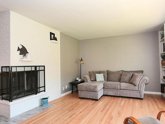 3rd image of 2022 Engleside Ave SE