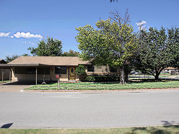 5th image of 600 W Cornelia Ave