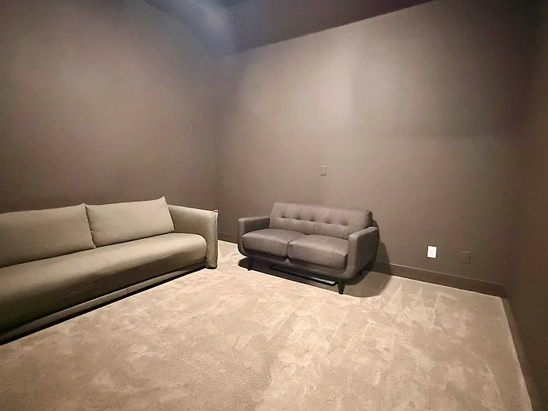 2433 Plumeria Ln — Photo 24