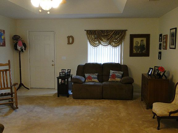 4th image of 153 SW Woodcrest Dr