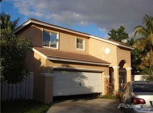 211 SW 98th Ter, Pembroke Pines, FL 33025