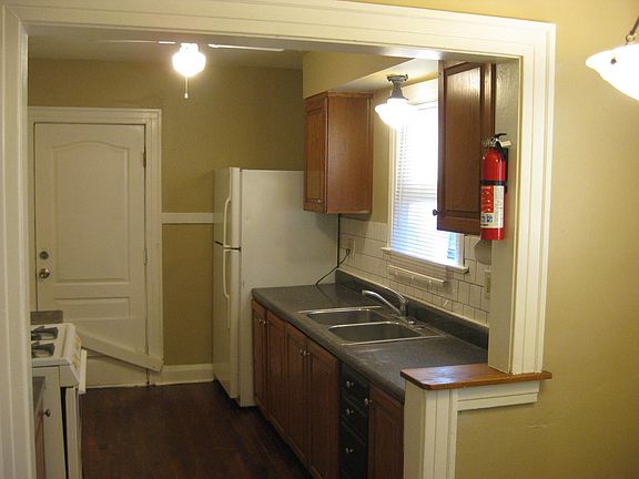2nd image of 1833 E 52nd St