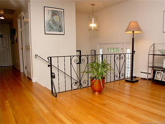 4th image of 111 Lakewood Cir S
