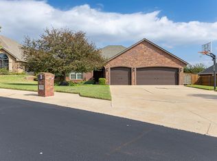 11812 Gwendolyn Ln, Oklahoma City, OK 73131