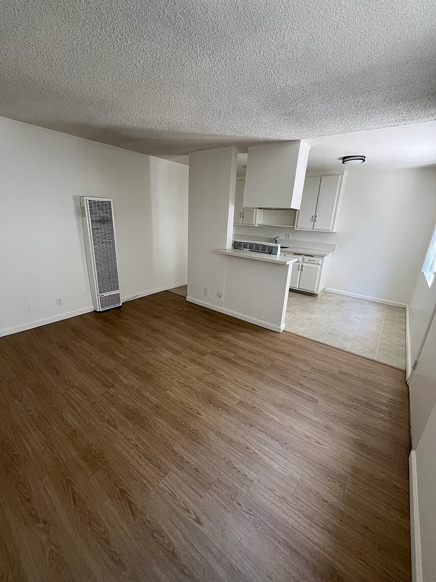 Building Photo - 16029 Vanowen St #3