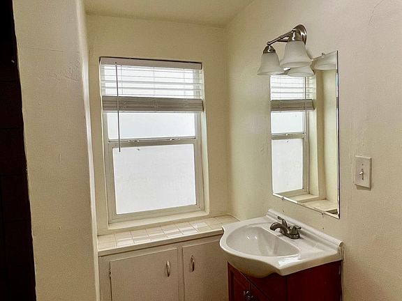 3rd image of 215 N Armijo St