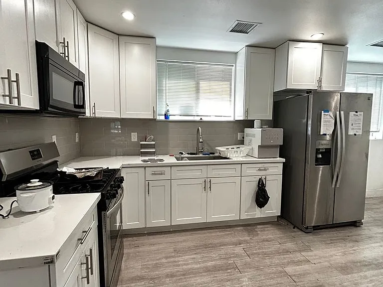 1571 W 37th Pl — Photo 15