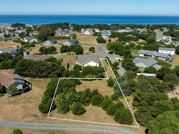 Grant Pl #700, Bandon, OR 97411