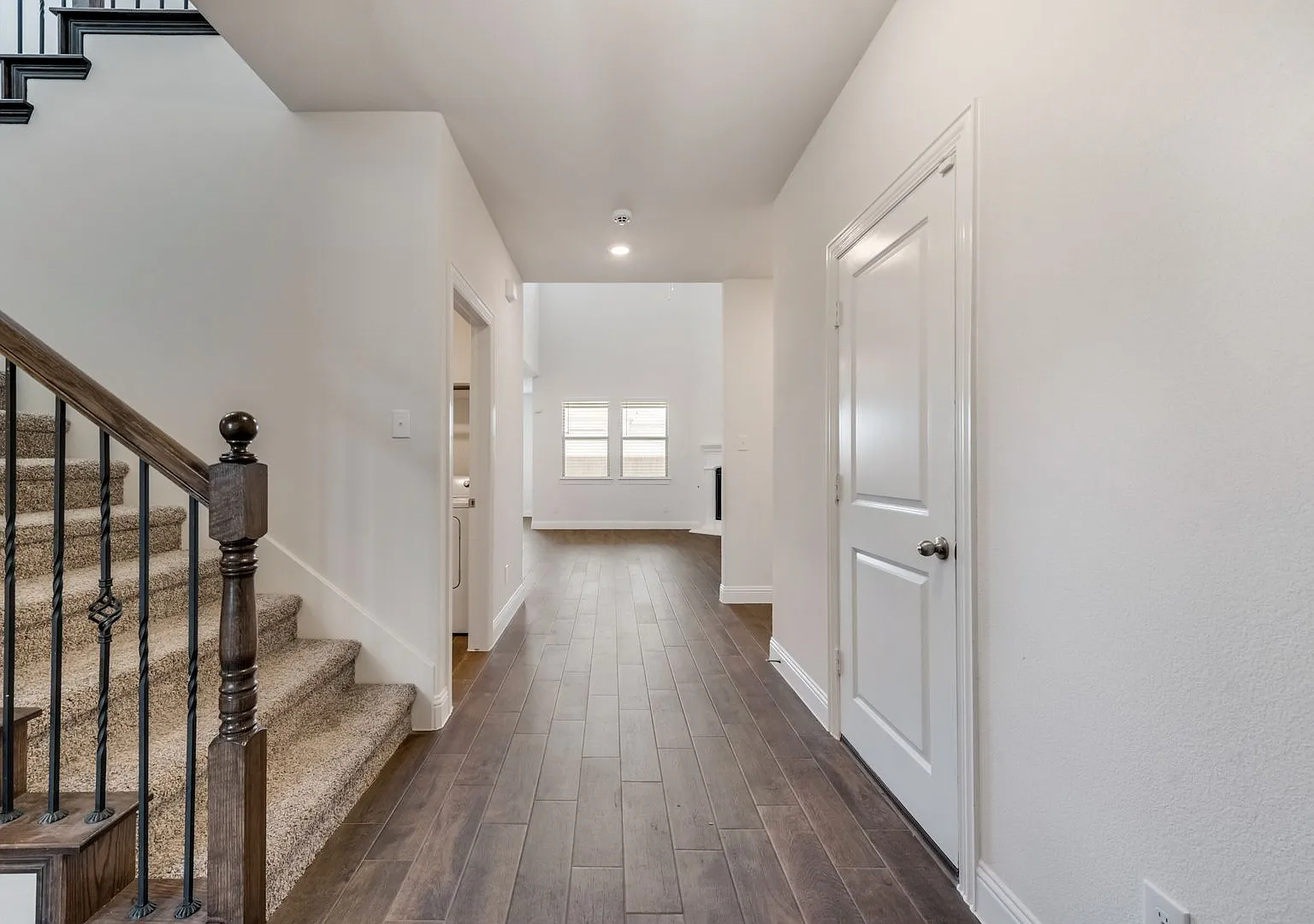 Beautiful 4 bedroom home over 2300 sqft! Aubrey ISD! — Photo 4