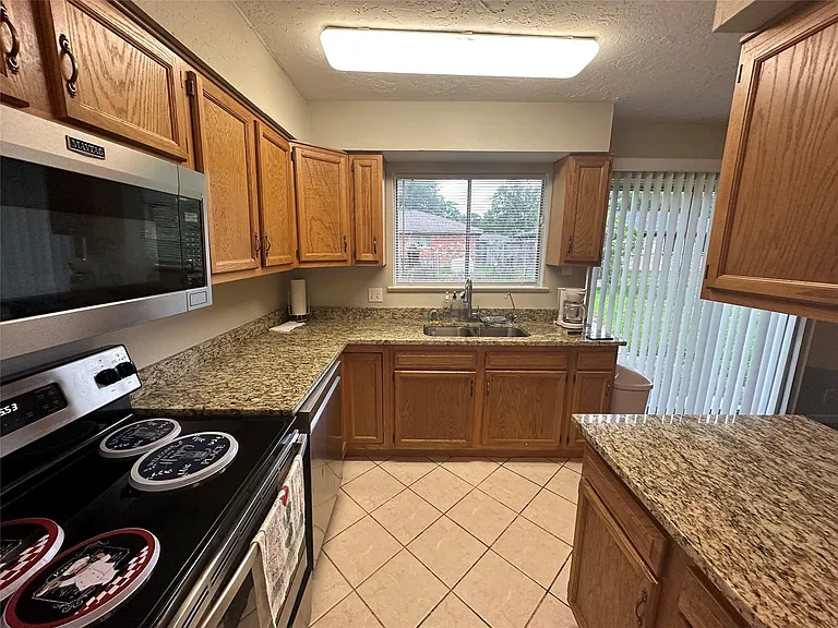 9939 Valley Park Dr — Photo 7