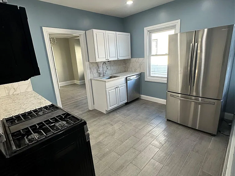 8 Leach St #1 — Photo 7