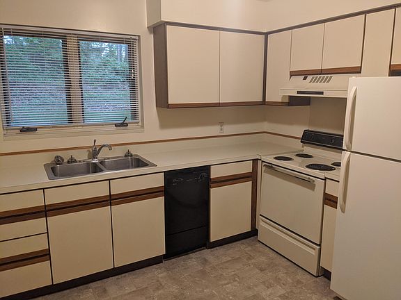 2nd image of 615 Douglas Ave APT E1-4