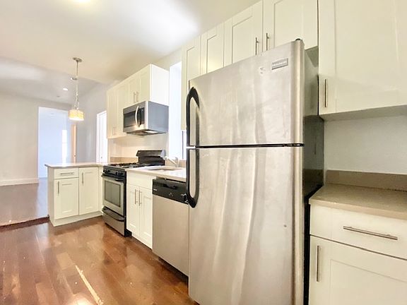3rd image of 12 Pinehurst Ave APT 4F