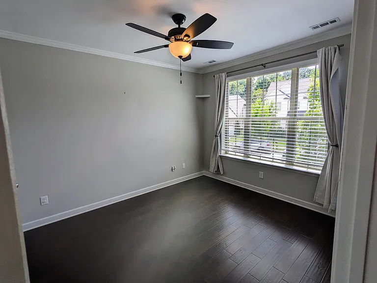 2748 Cloister Ln — Photo 18