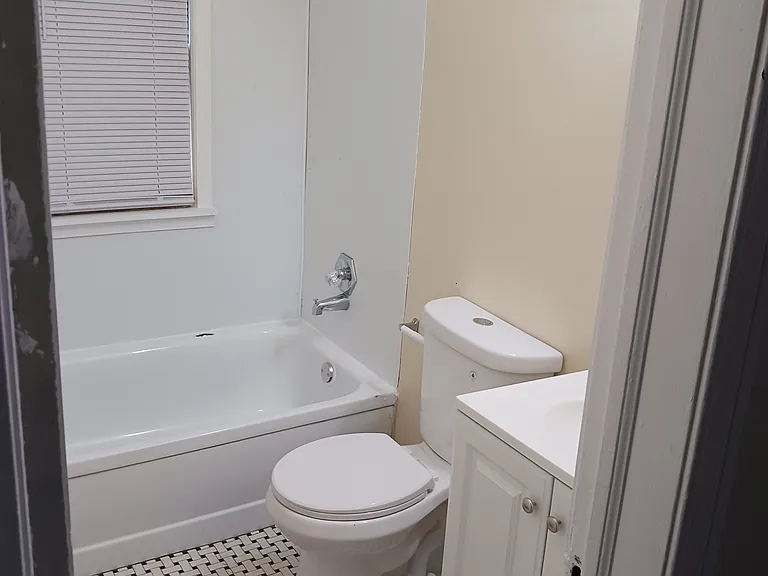 13541 Burt Rd — Photo 10
