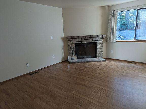 2nd image of 13155 Lakeridge Cir NW