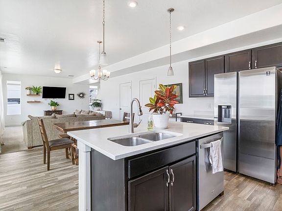 5th image of 642 W 1000 S