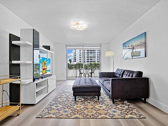 3rd image of 9273 Collins Ave