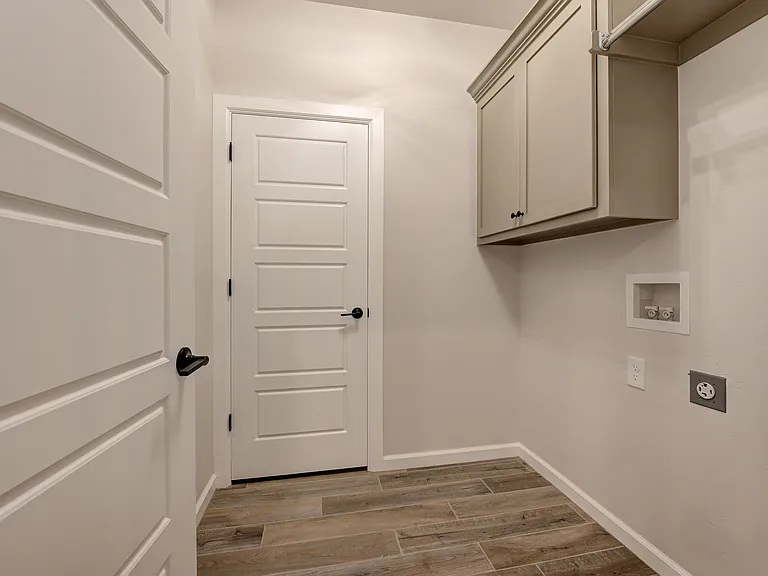 2298 E Sooner Rd — Photo 35