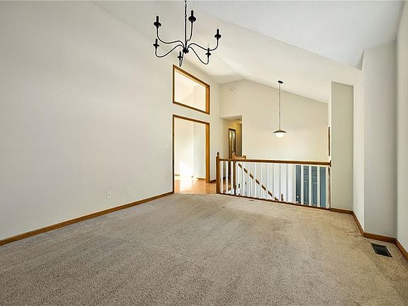 5th image of 109 E Heritage Dr