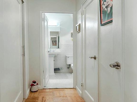 4th image of 118 E 60th St APT 16-D