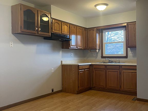 3rd image of 413 E Adams St