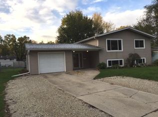 143 Boulder Hill Pass, Montgomery, IL 60538