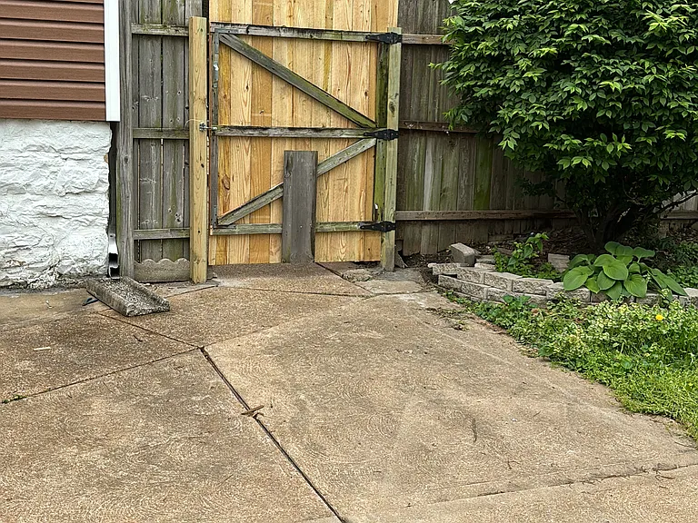 6205 Famous Ave — Photo 2