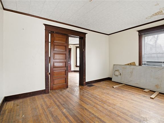 3rd image of 136 N Spring St