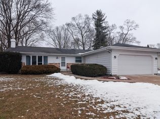 618 Lor Ann St, South Elgin, IL 60177