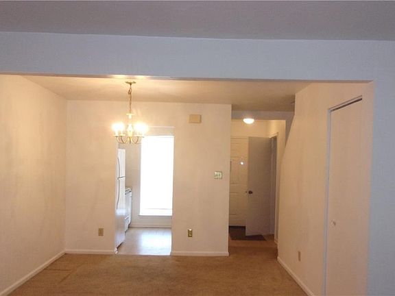 3rd image of 16 Peachtree Ct
