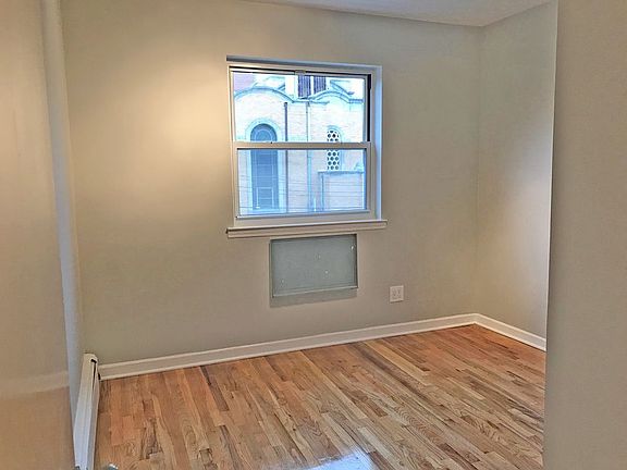3rd image of 3010 Steinway St APT 3R
