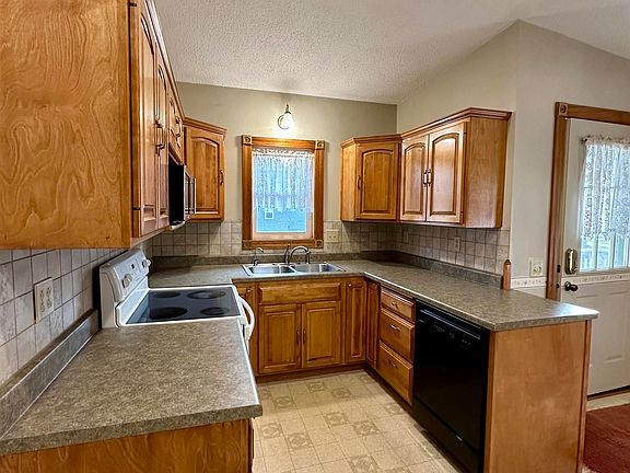 3rd image of 403 NE Park St