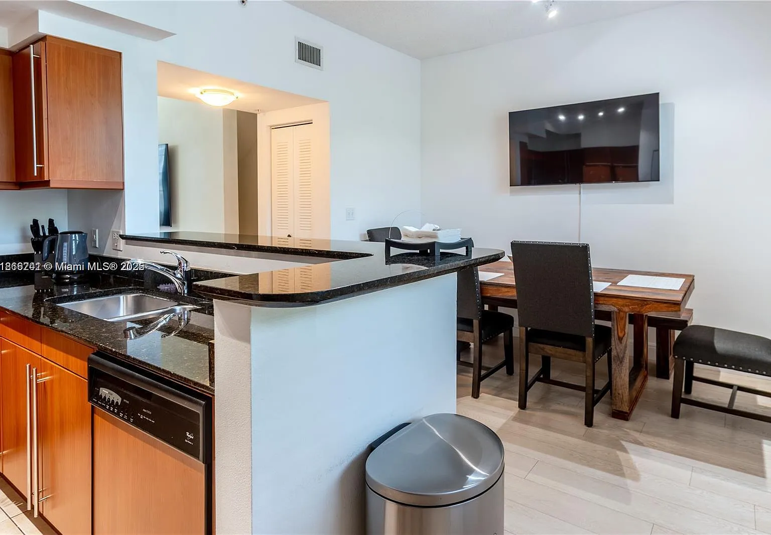 2069 S Ocean Dr — Photo 3