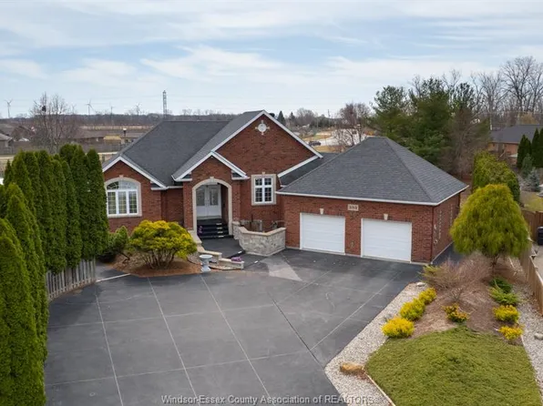 389 Pinehurst Dr, Lakeshore, ON N8L 0V8